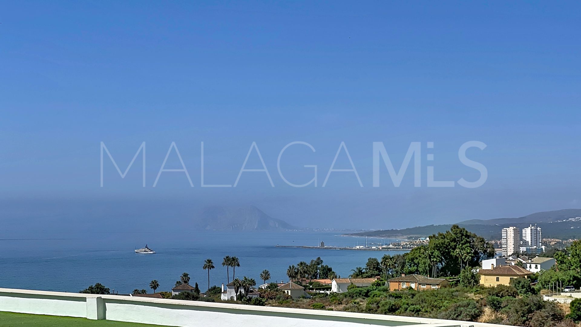Adosado for sale in Bahia de las Rocas with 4 bedrooms