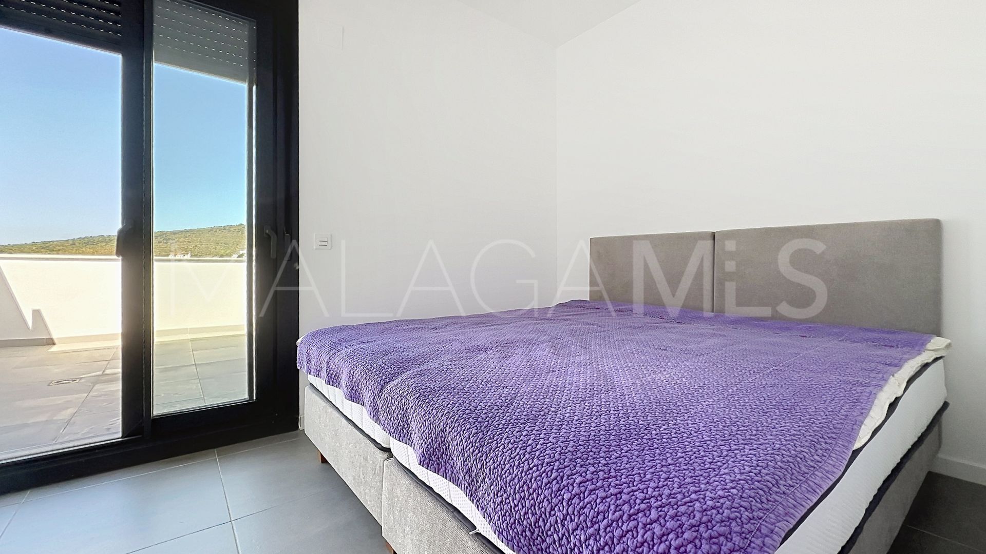 Adosado for sale in Bahia de las Rocas with 4 bedrooms