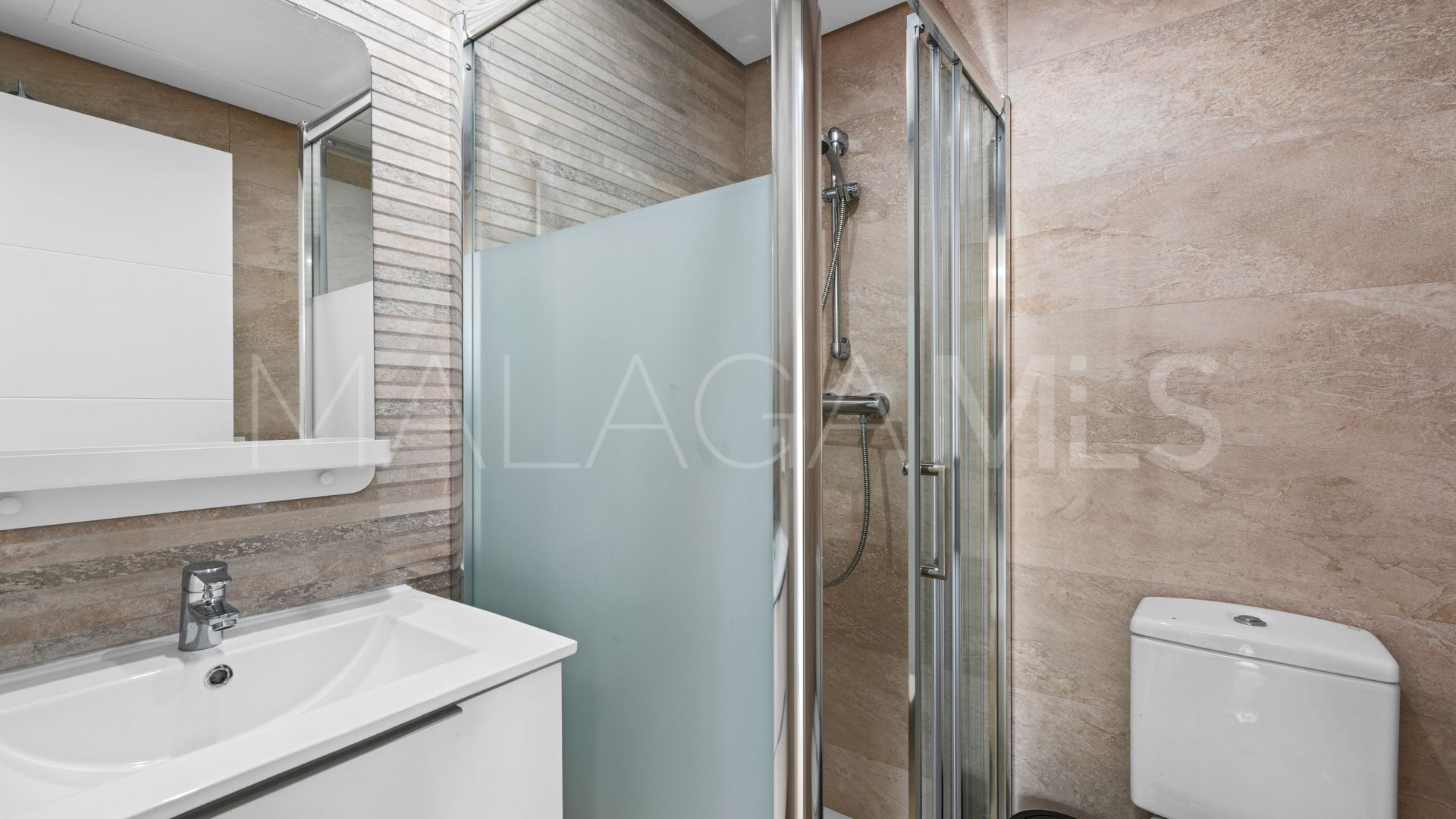 For sale 2 bedrooms apartment in Alcazaba Lagoon