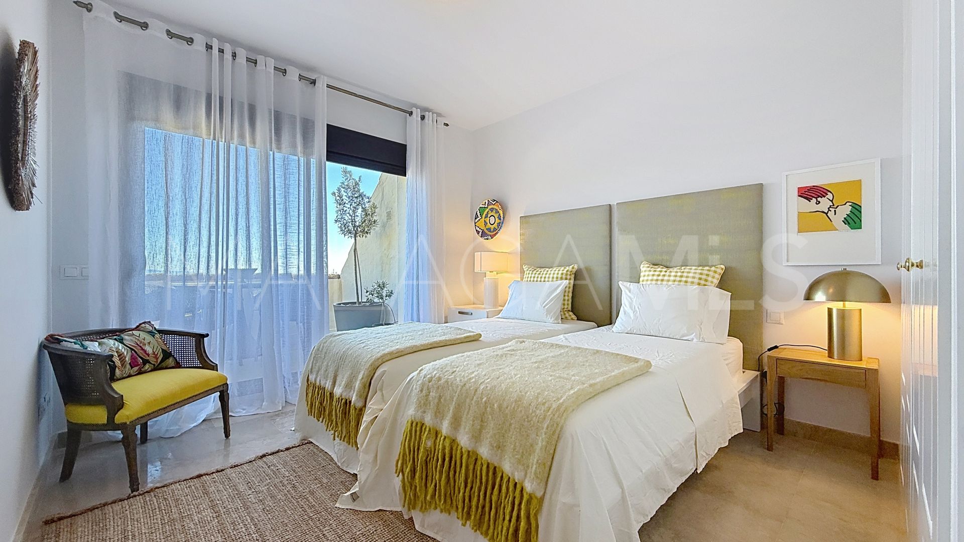 For sale penthouse in Duquesa Village with 3 bedrooms