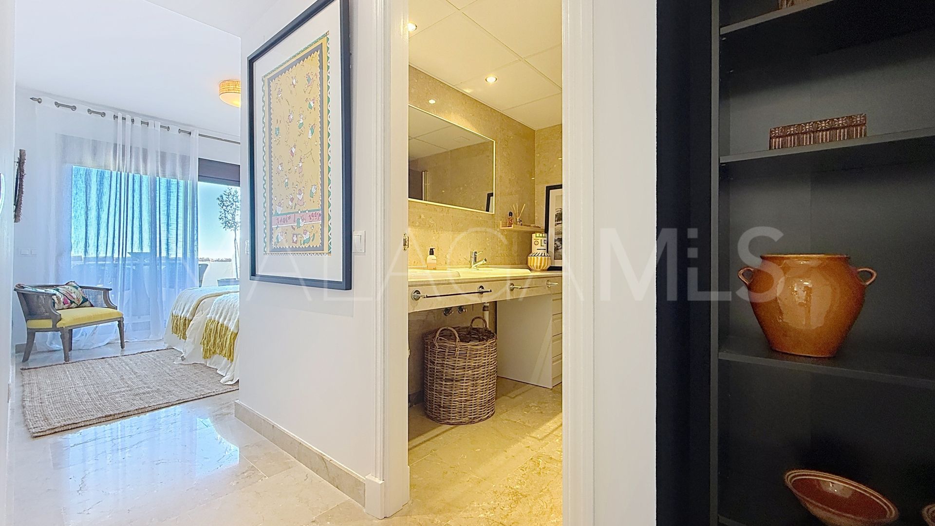 For sale penthouse in Duquesa Village with 3 bedrooms