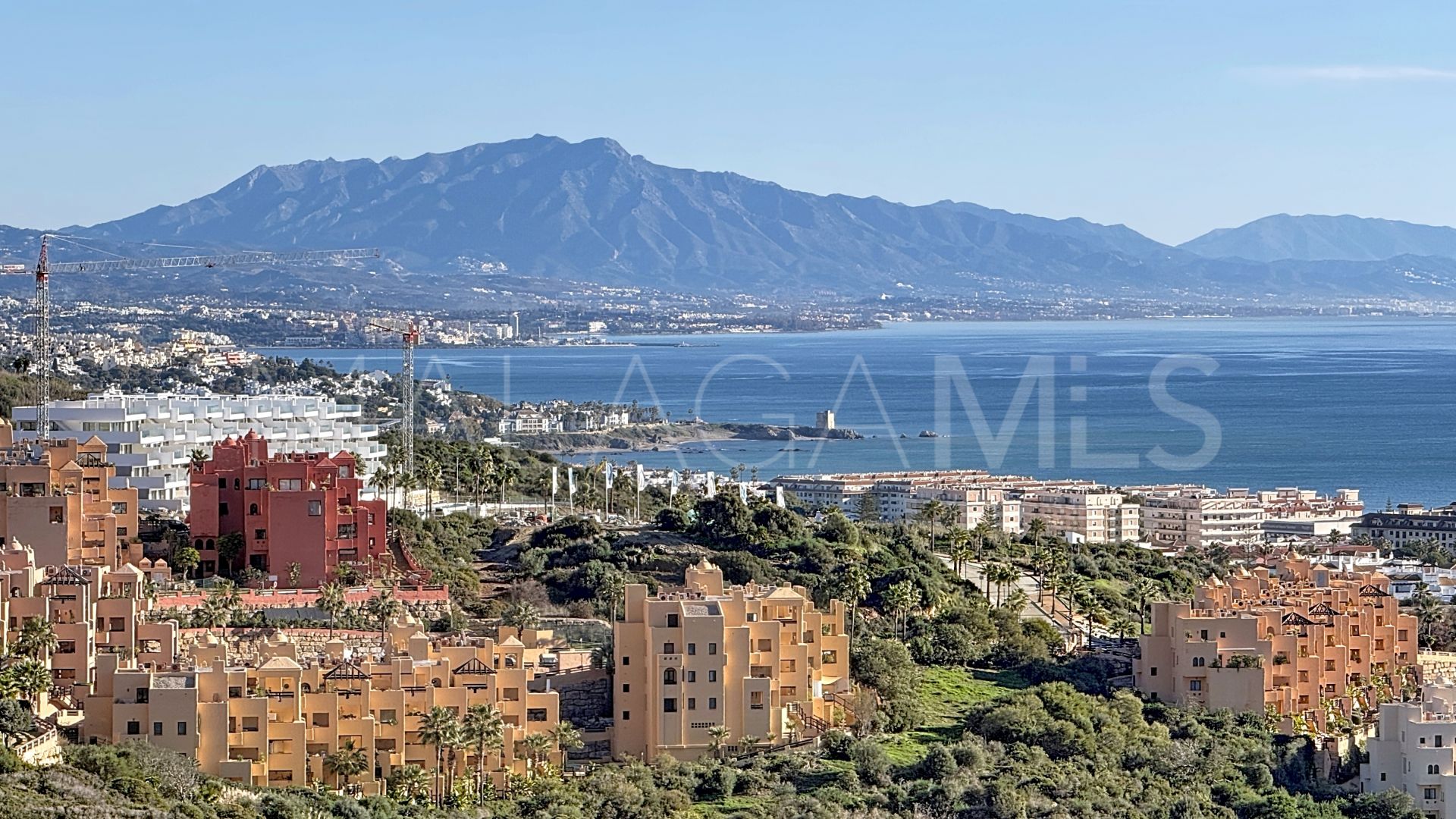 For sale penthouse in Duquesa Village with 3 bedrooms