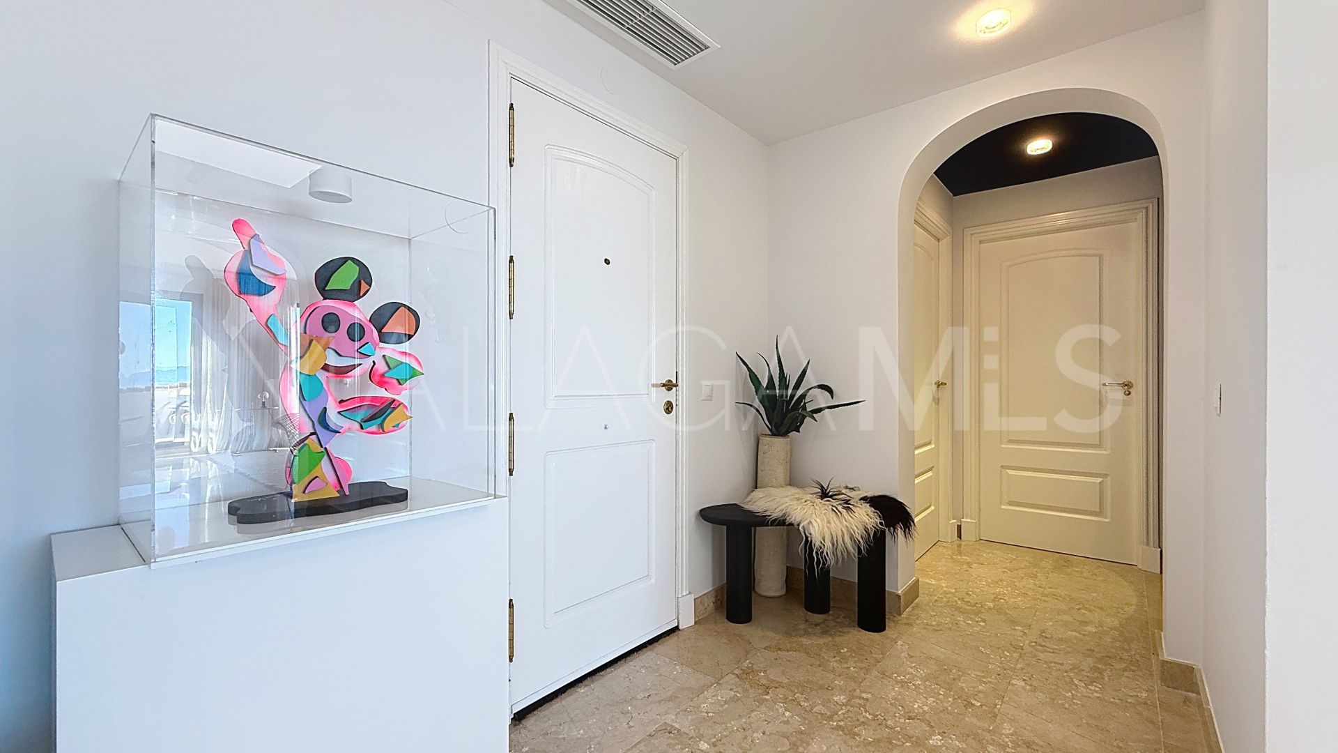 For sale penthouse in Duquesa Village with 3 bedrooms