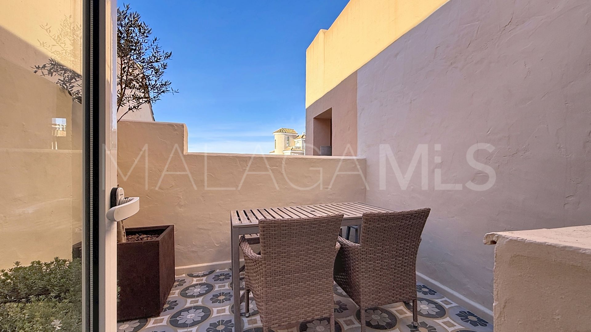 For sale penthouse in Duquesa Village with 3 bedrooms