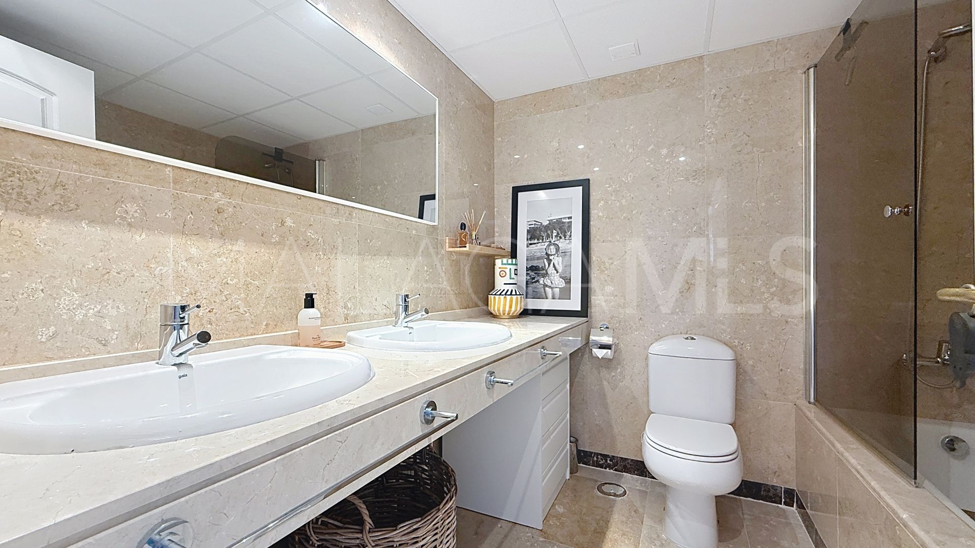 For sale penthouse in Duquesa Village with 3 bedrooms