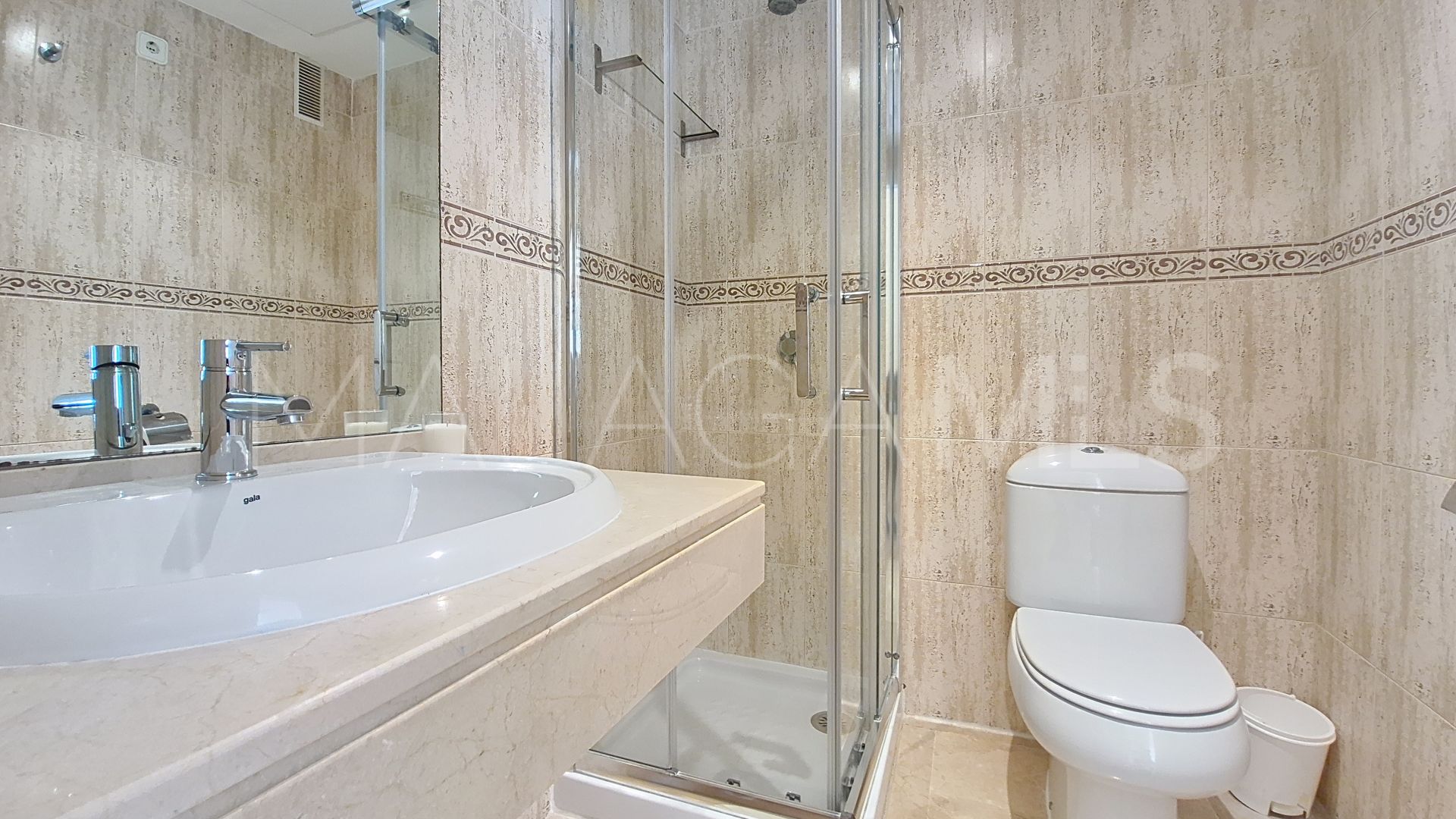 Tvåvånings takvåning for sale in Duquesa Suites