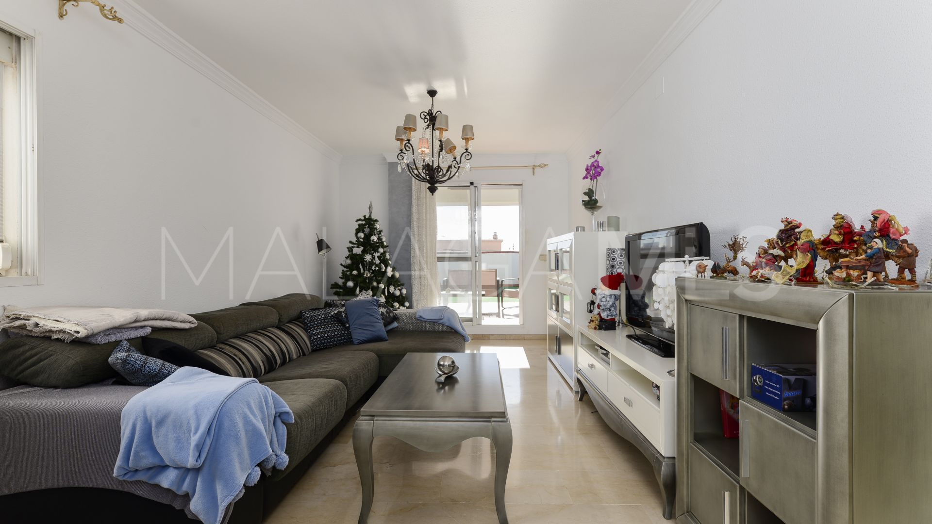 For sale duplex penthouse in Estepona Centre with 3 bedrooms