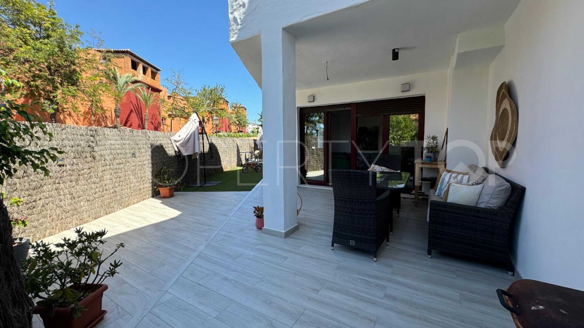 Apartamento planta baja en venta en Casares Golf de 3 dormitorios