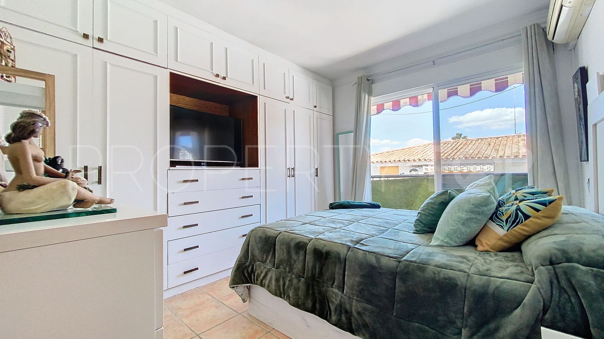 Apartamento en venta de 3 dormitorios en Estepona Centro