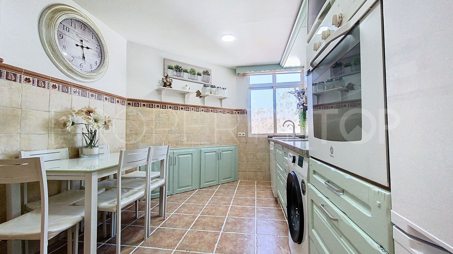 Apartamento en venta de 3 dormitorios en Estepona Centro