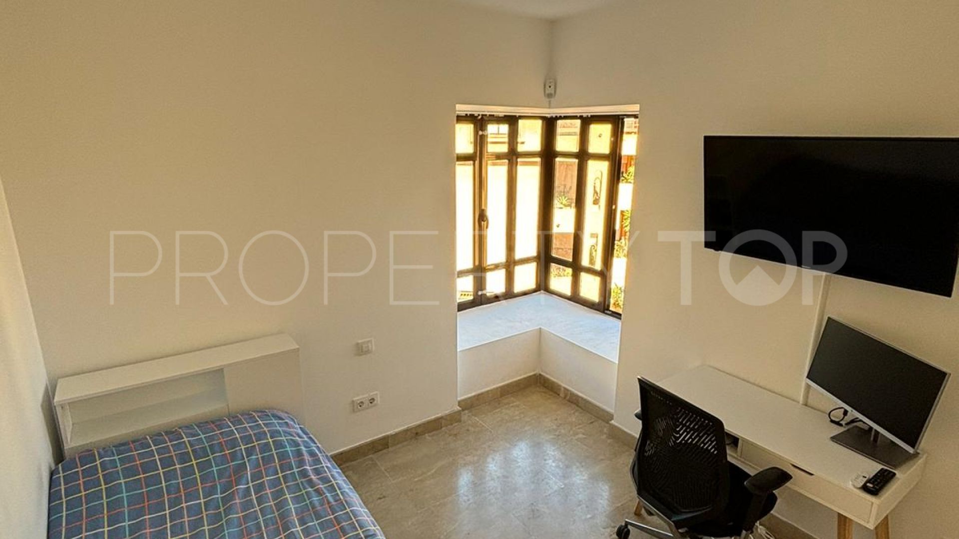 2 bedrooms apartment in Duquesa Village for sale