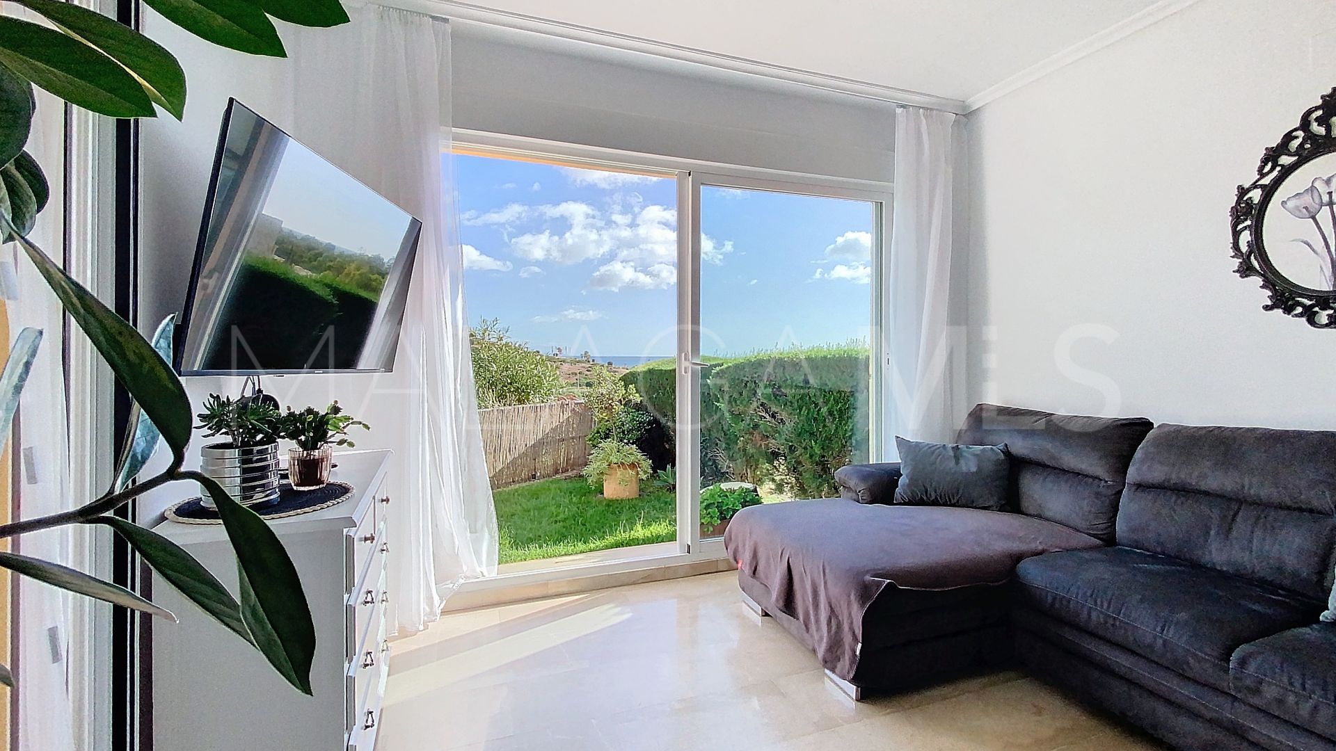 Buy apartamento planta baja de 2 bedrooms in Bahia de Casares