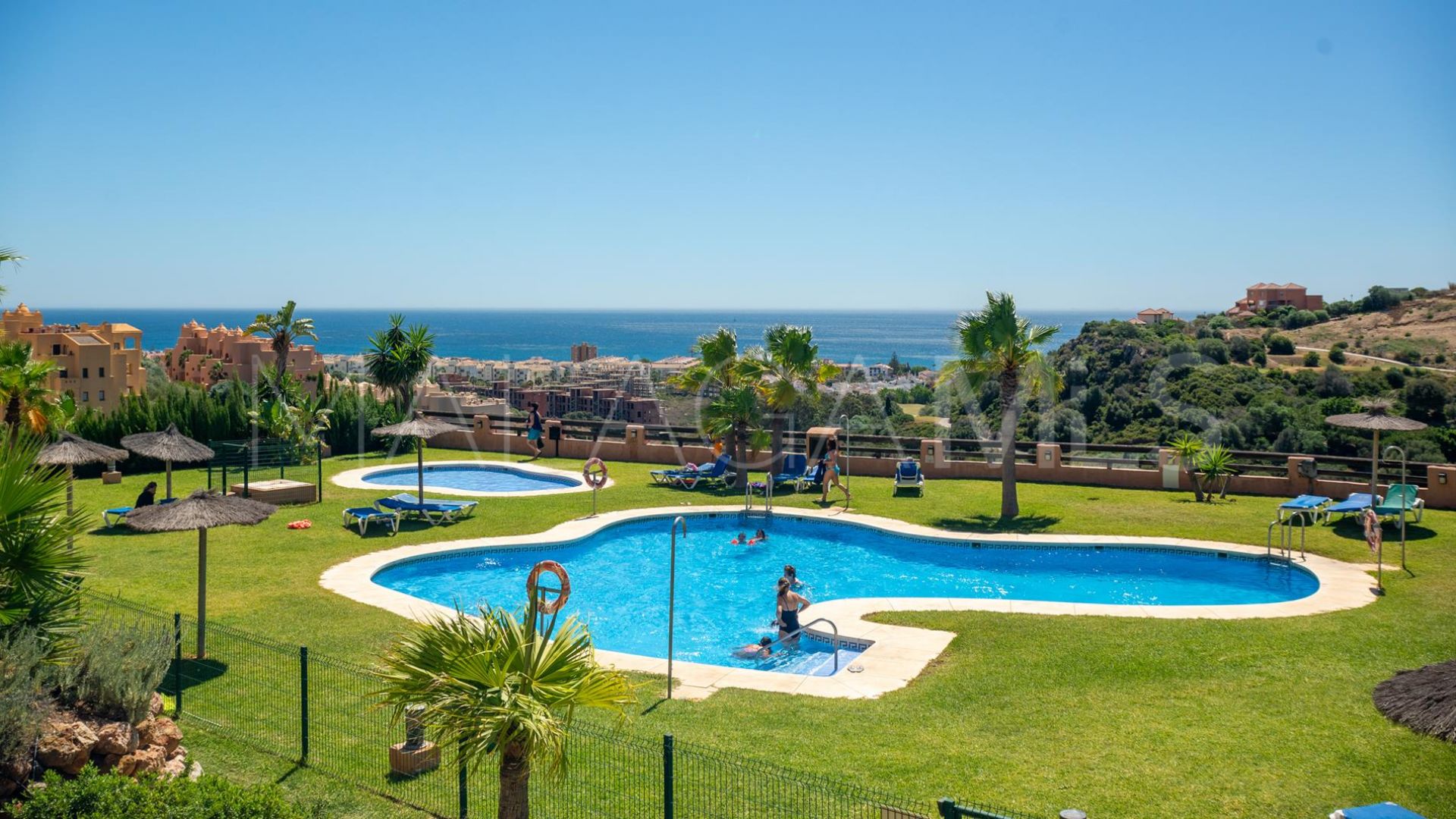 Appartement terrasse for sale in La Duquesa Golf