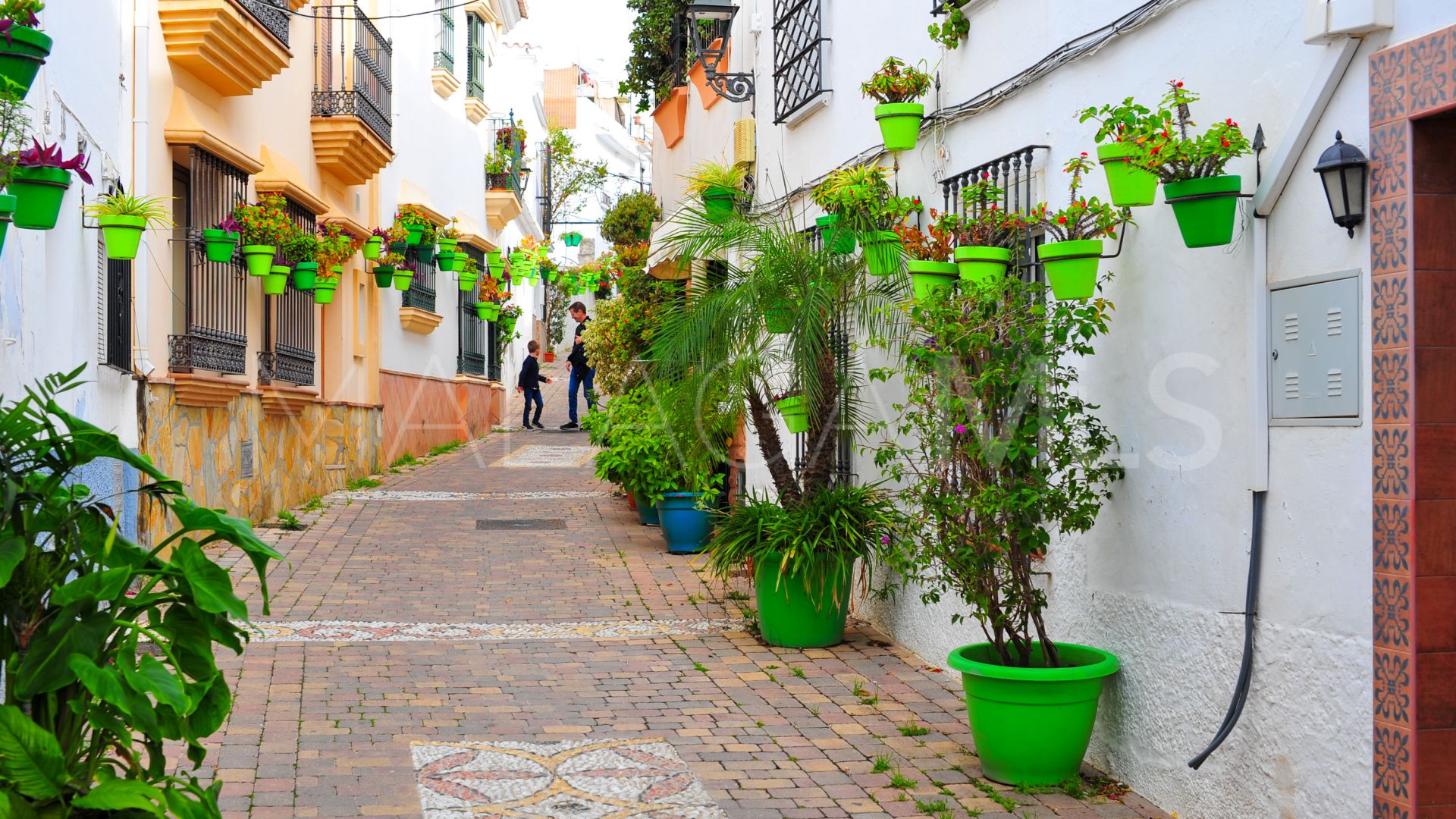 Lägenhet for sale in Estepona Puerto