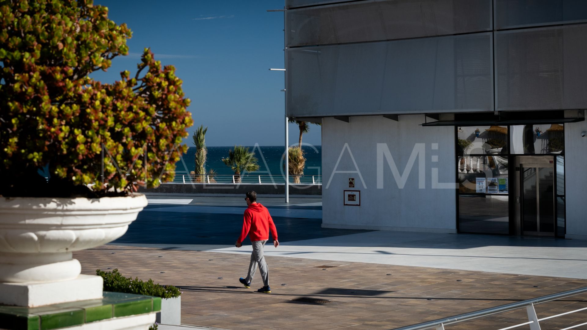 Lägenhet for sale in Estepona Puerto