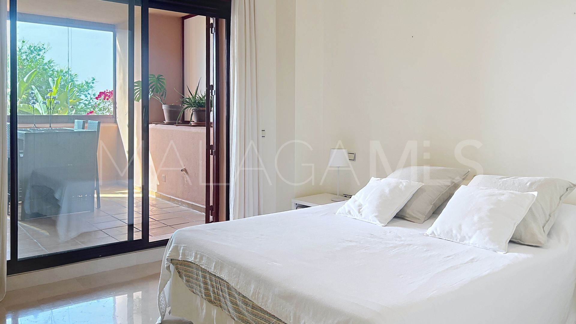 For sale 2 bedrooms ground floor apartment in Bahia de las Rocas