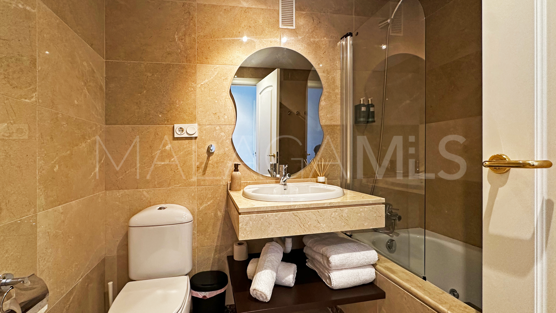 For sale apartment with 2 bedrooms in Duquesa Village