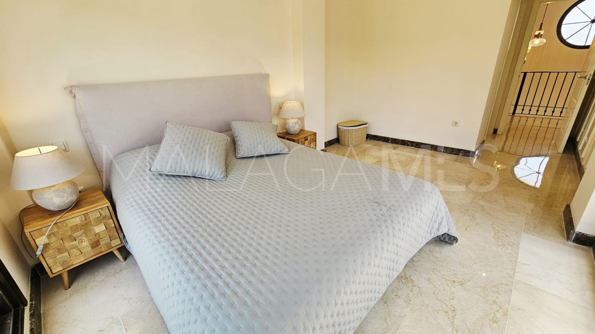 Villa for sale in Estepona Este