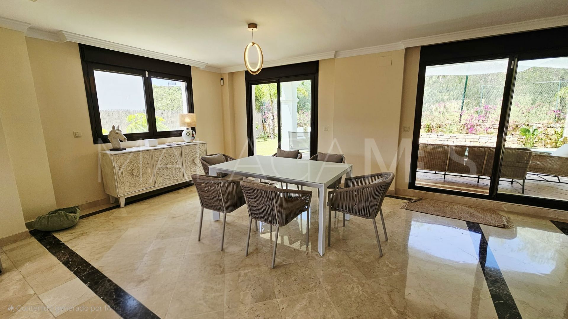 Villa for sale in Estepona Este