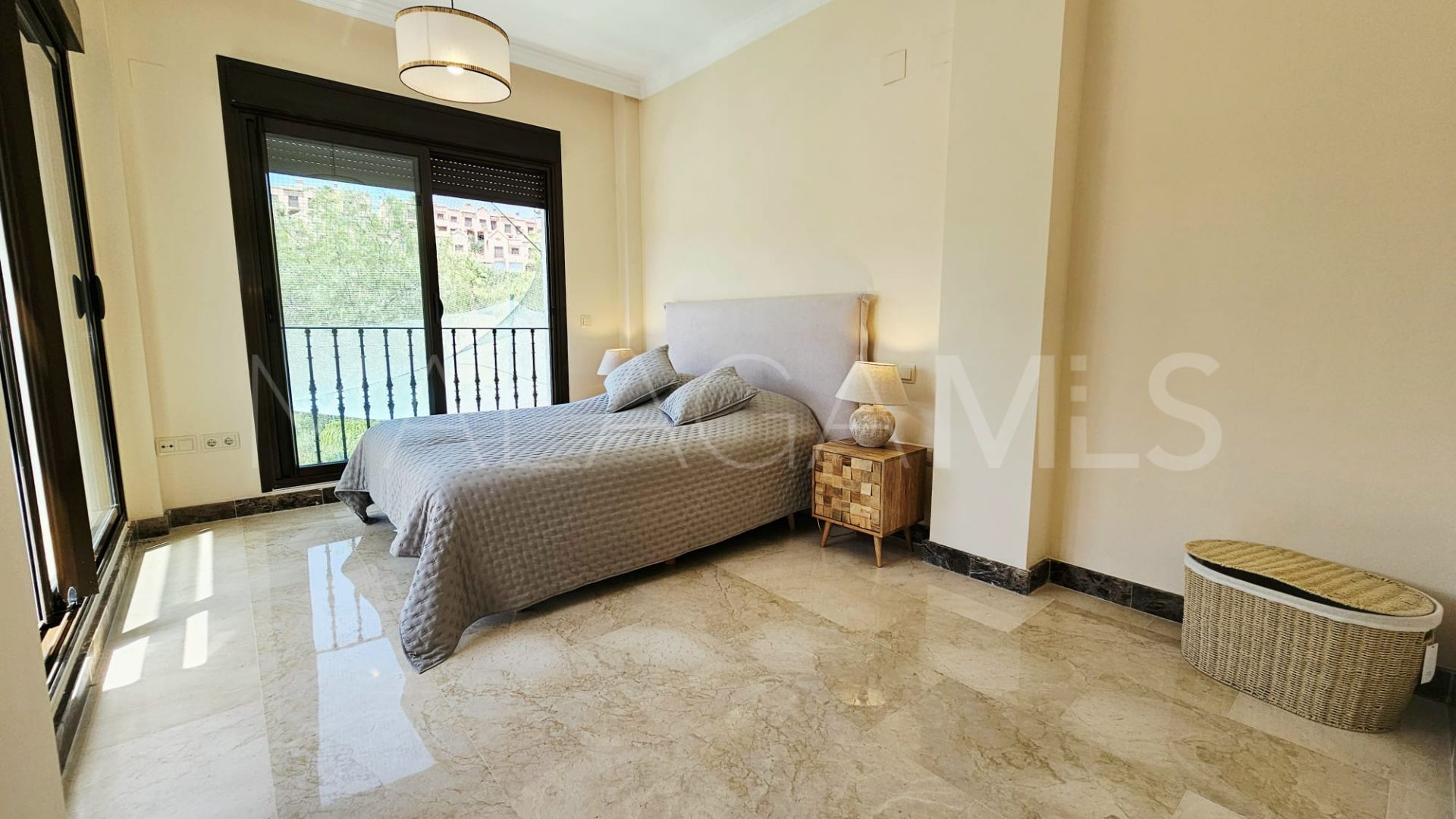 Villa for sale in Estepona Este