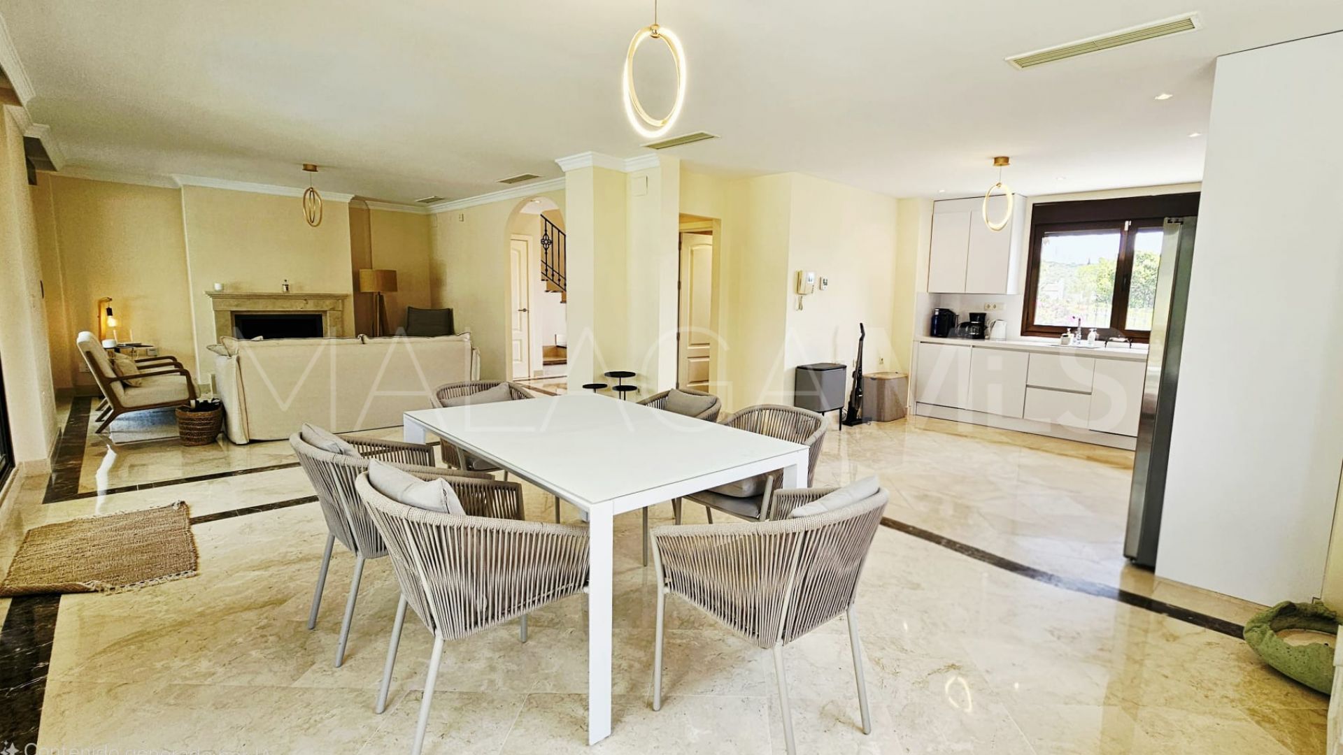 Villa for sale in Estepona Este