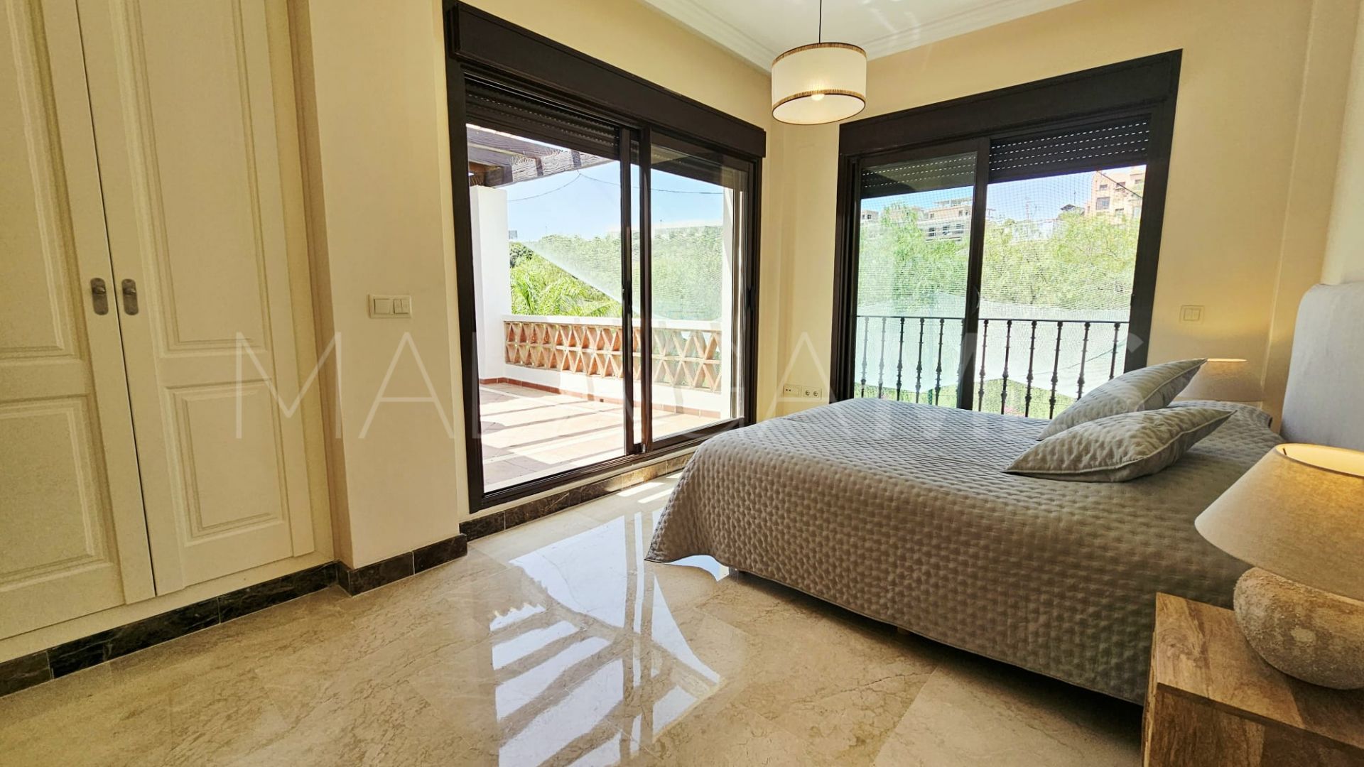 Villa for sale in Estepona Este