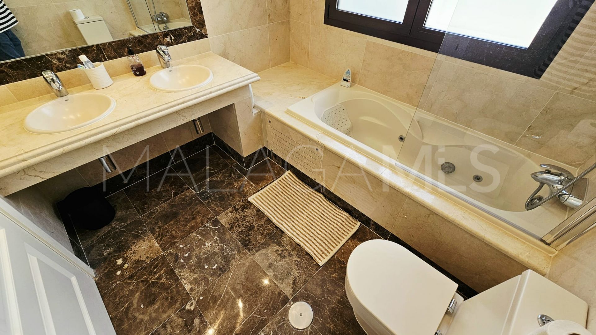 Villa for sale in Estepona Este