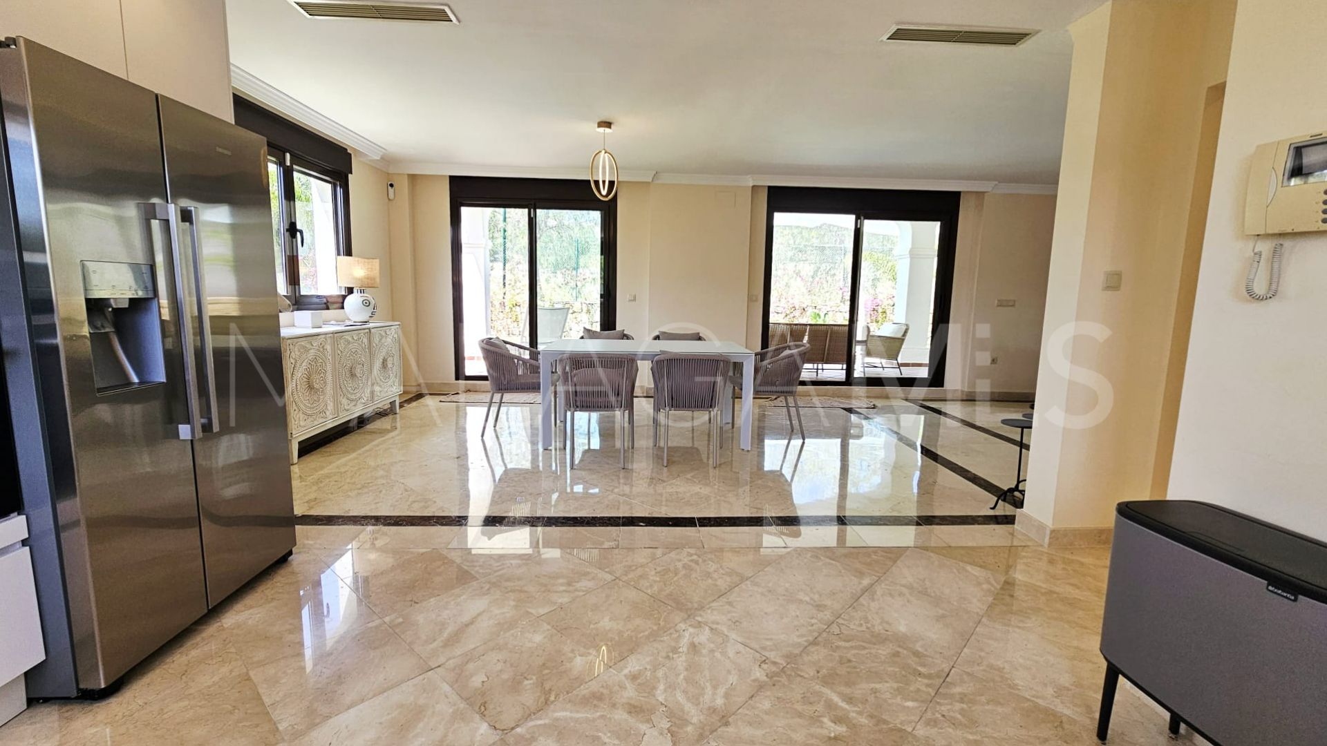 Villa for sale in Estepona Este