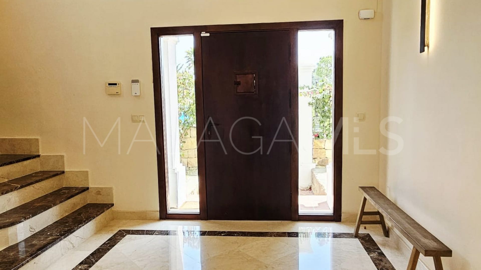 Villa for sale in Estepona Este