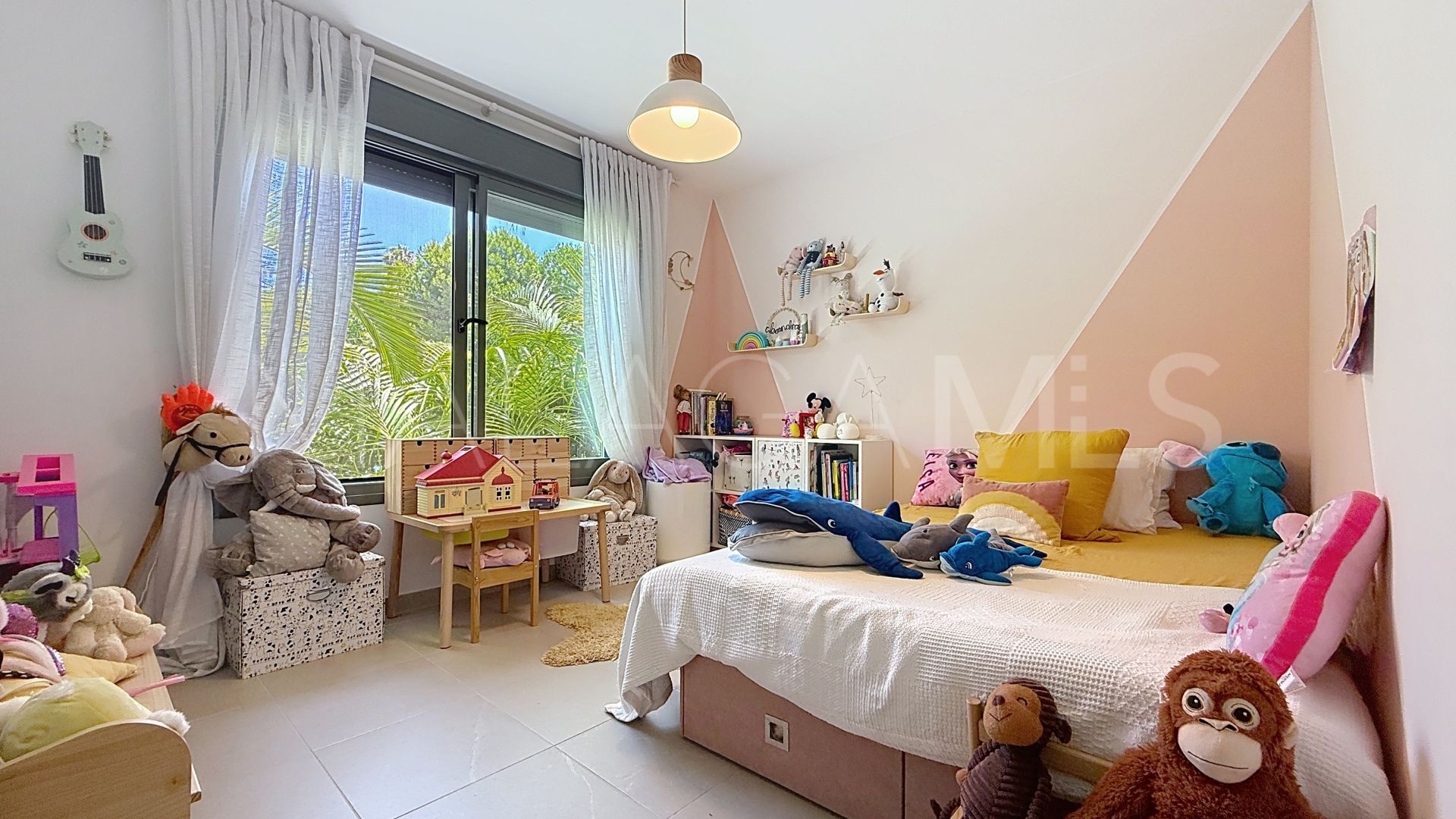 Markplanslägenhet for sale in Casares Playa