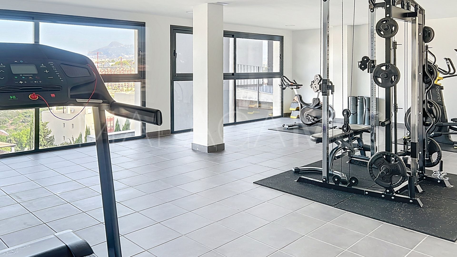 Buy apartment with 2 bedrooms in Manilva