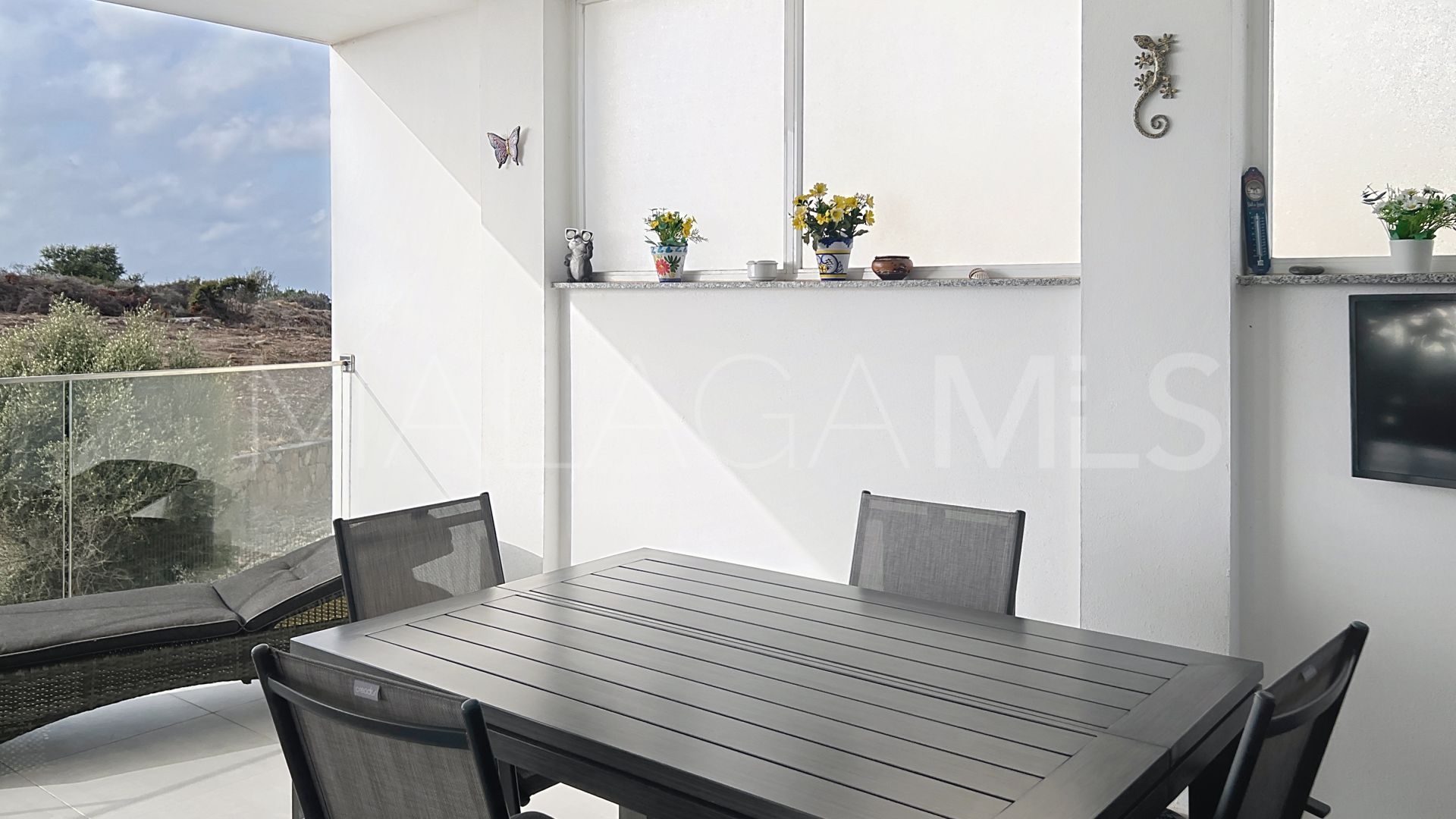 Buy apartment with 2 bedrooms in Manilva