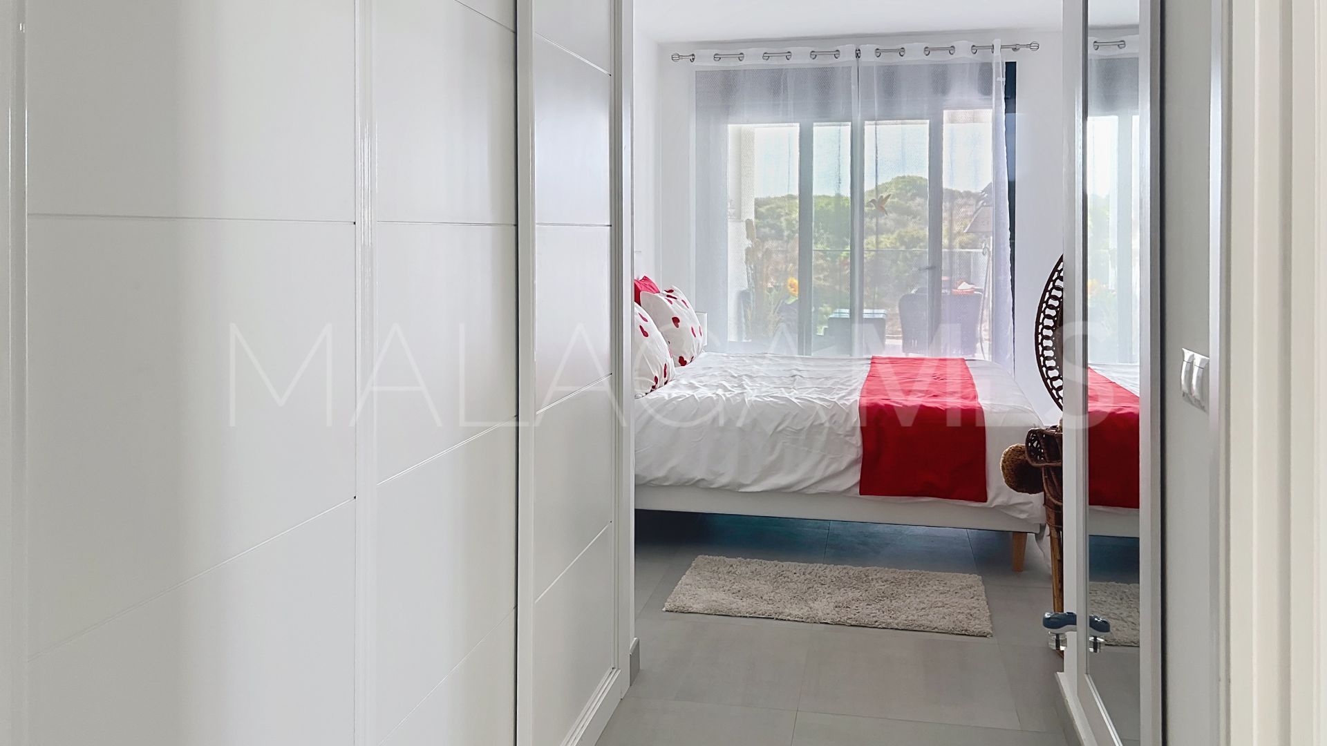 Buy apartment with 2 bedrooms in Manilva