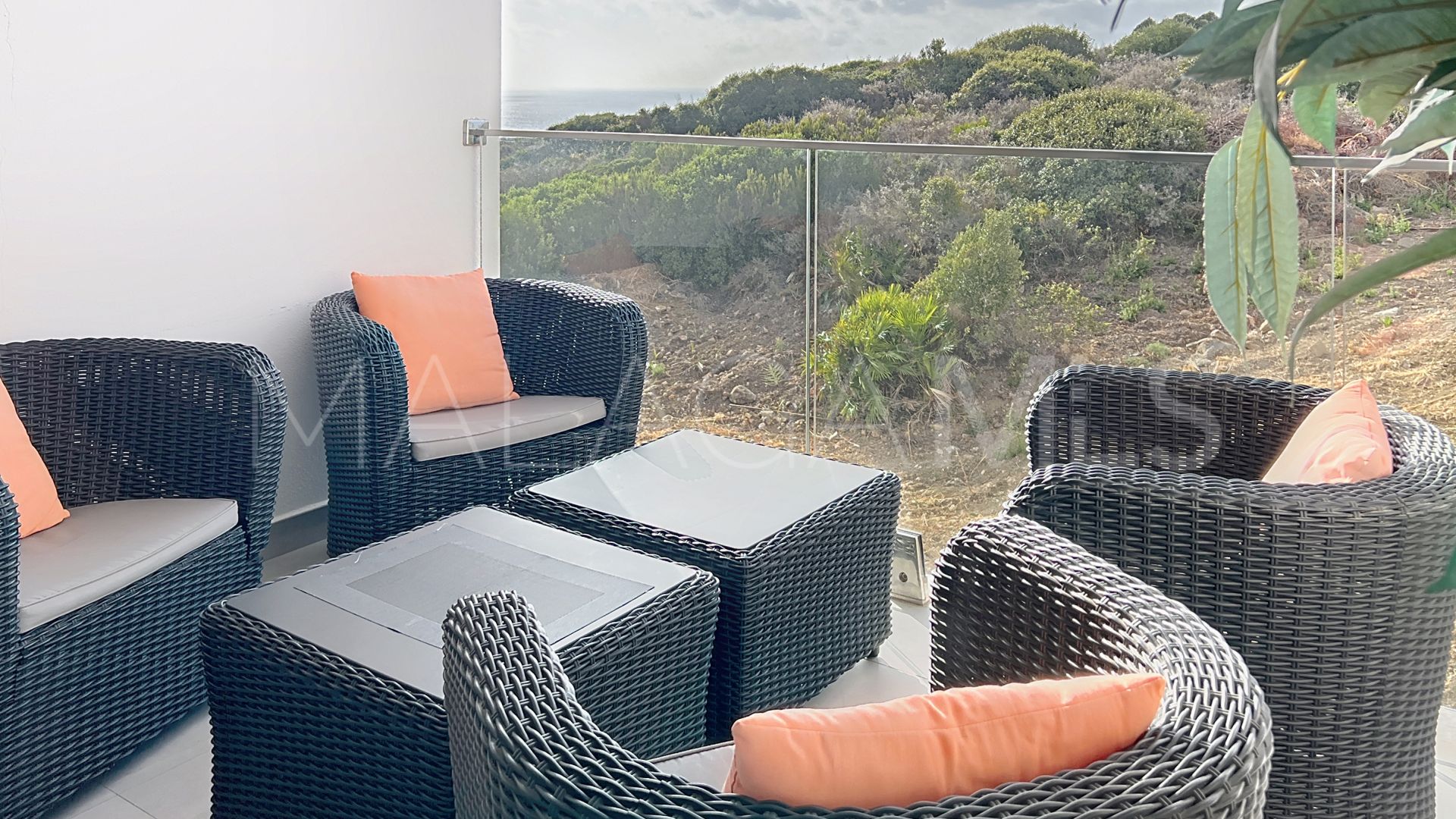 Buy apartment with 2 bedrooms in Manilva