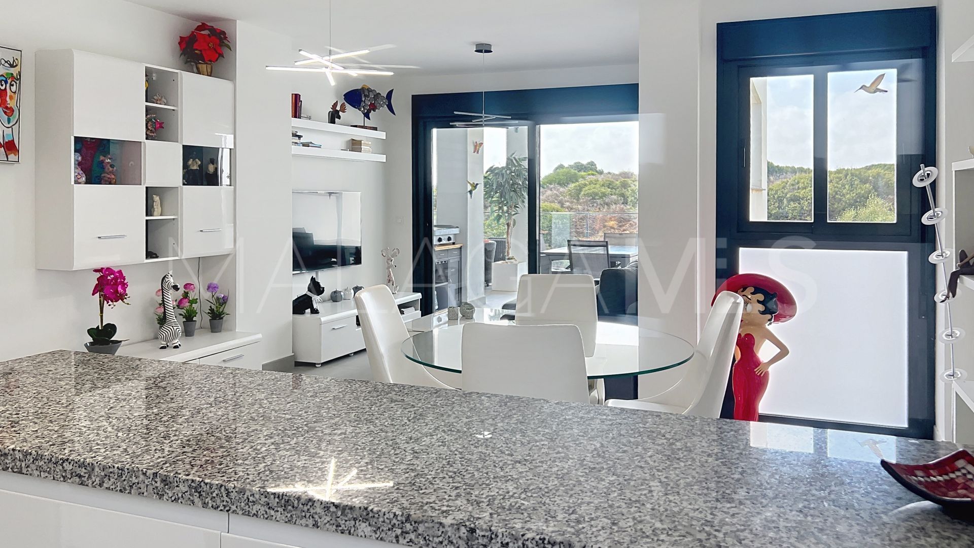 Buy apartment with 2 bedrooms in Manilva