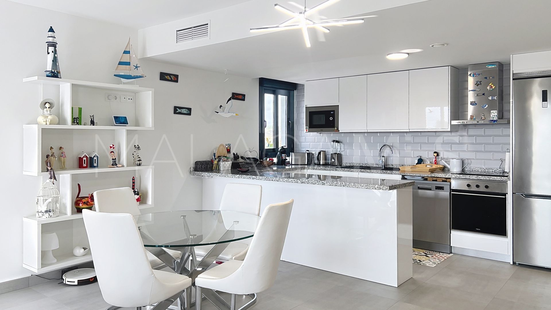 Buy apartment with 2 bedrooms in Manilva