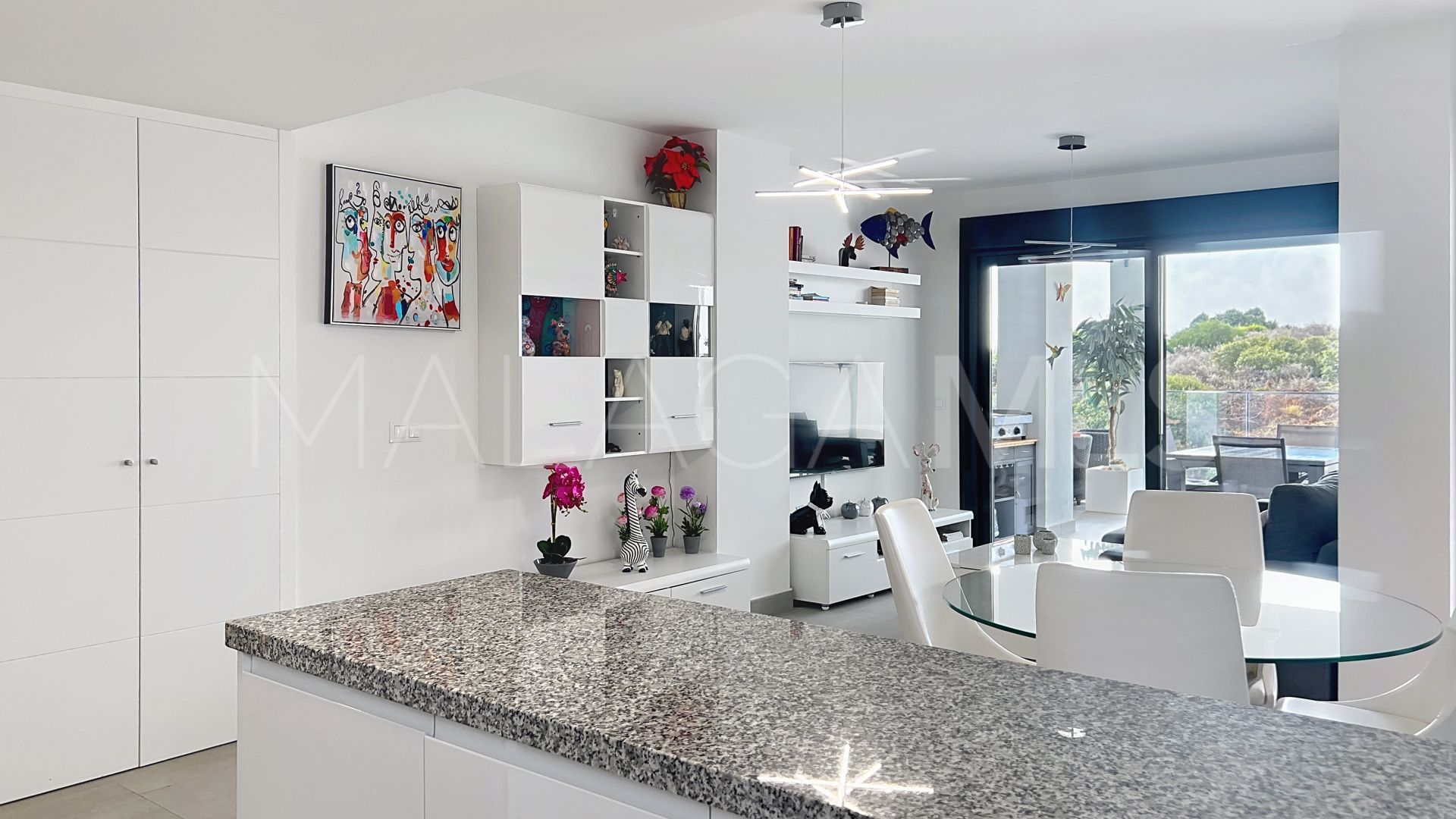 Buy apartment with 2 bedrooms in Manilva