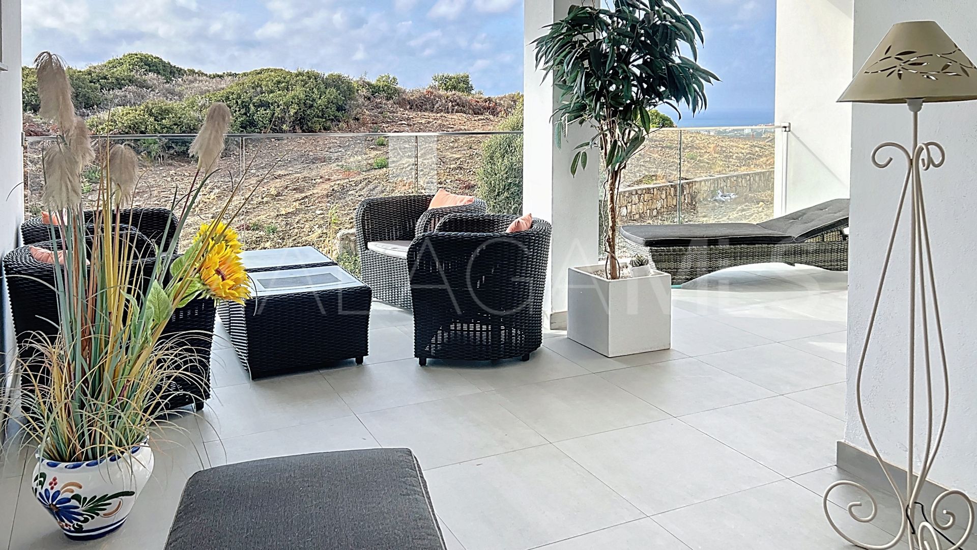 Buy apartment with 2 bedrooms in Manilva