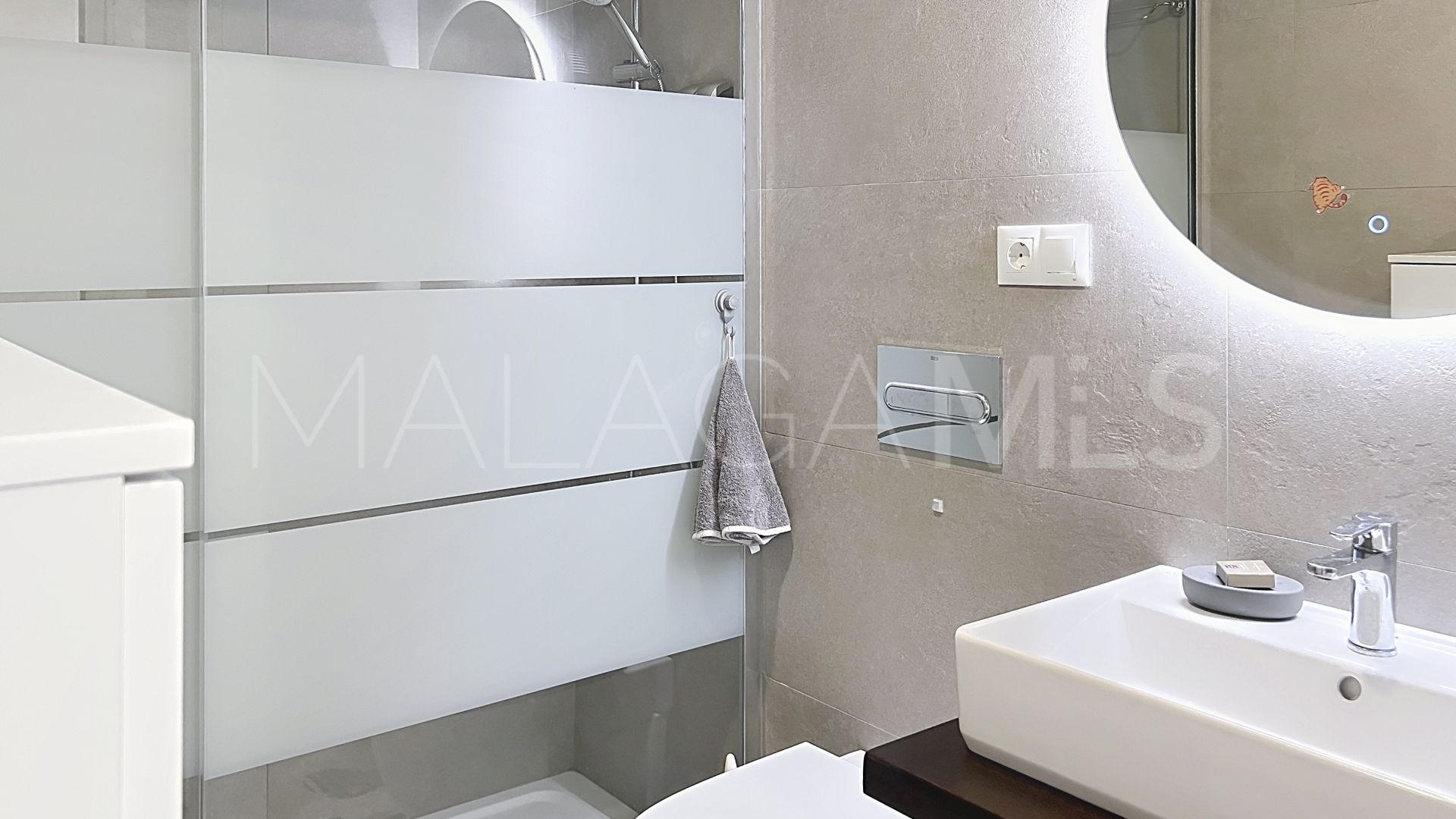 Buy apartment with 2 bedrooms in Manilva