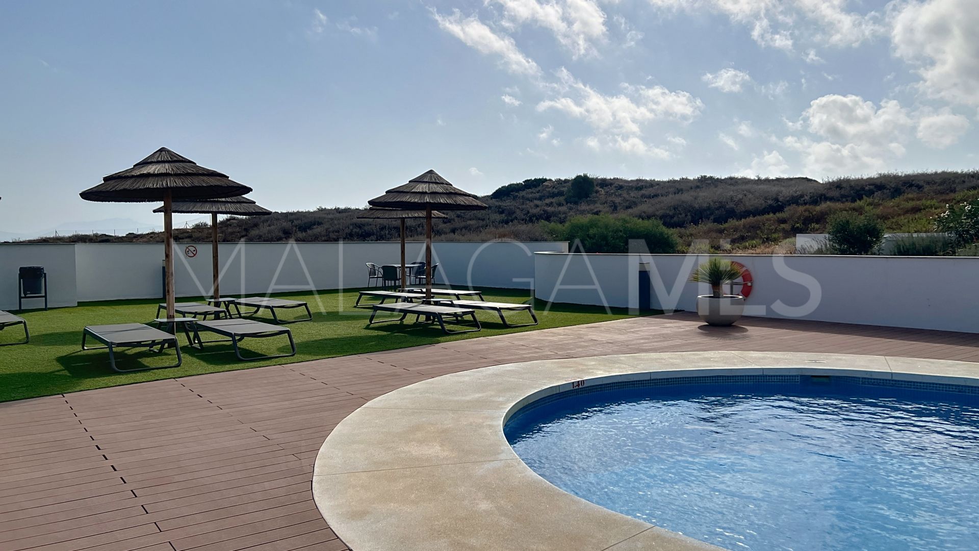 Buy apartment with 2 bedrooms in Manilva