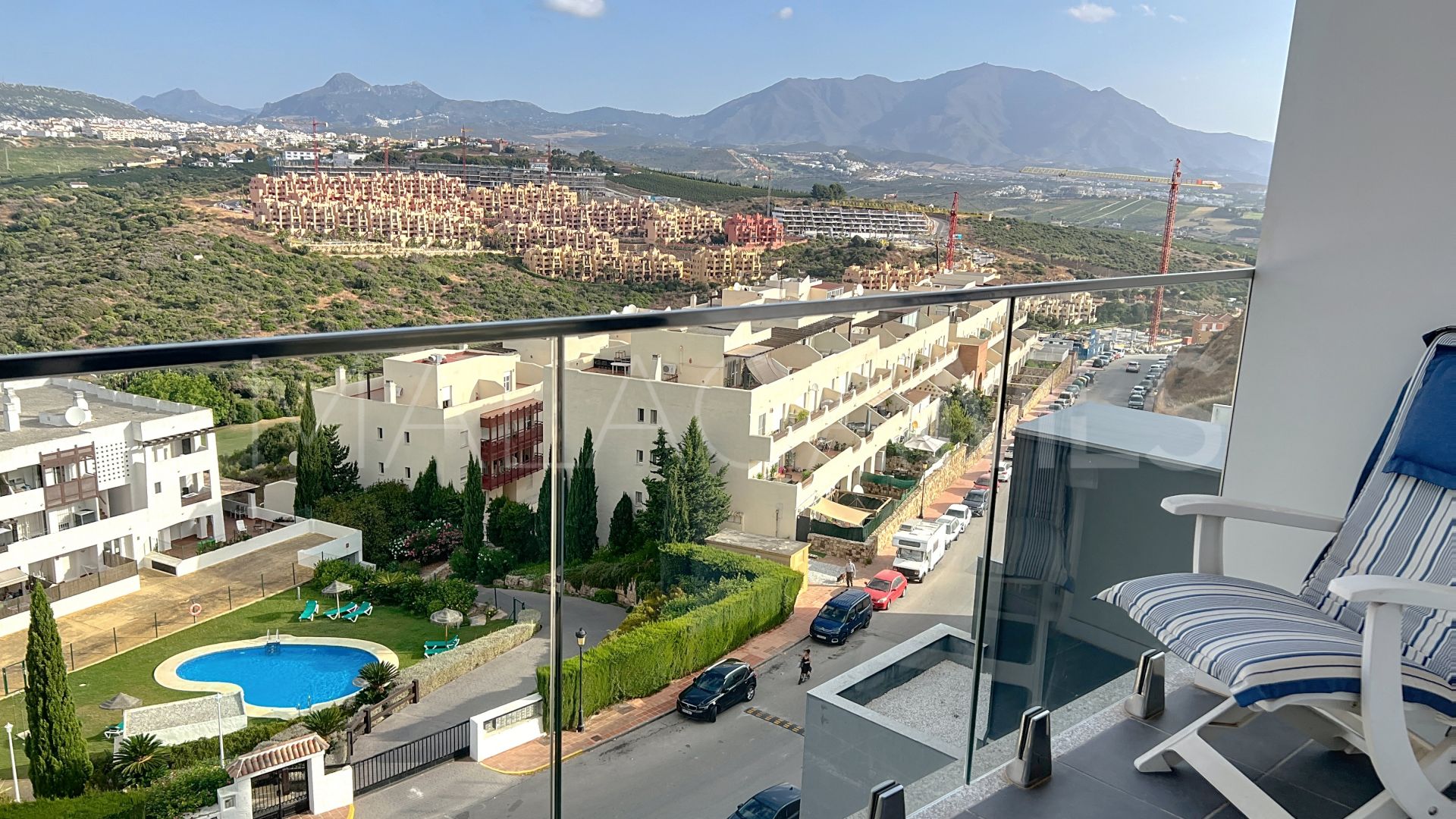 Buy apartment with 2 bedrooms in Manilva