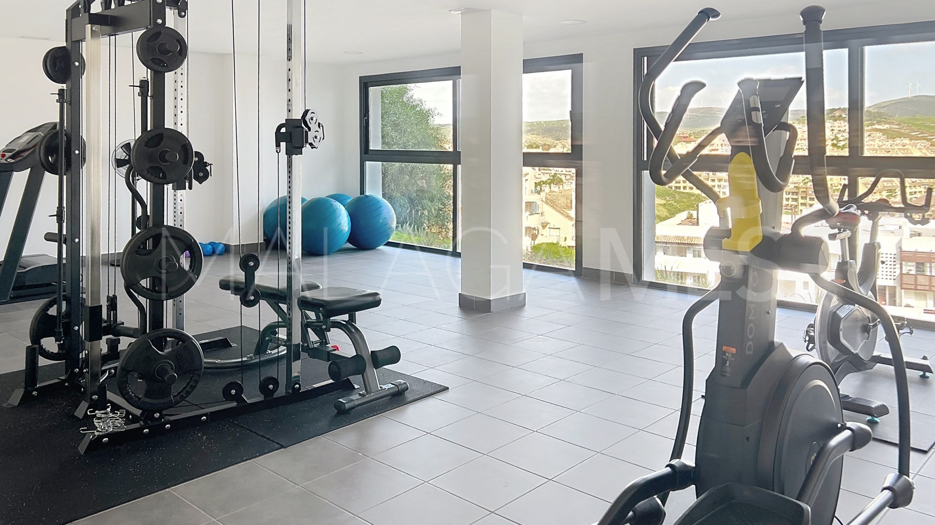 Buy apartment with 2 bedrooms in Manilva