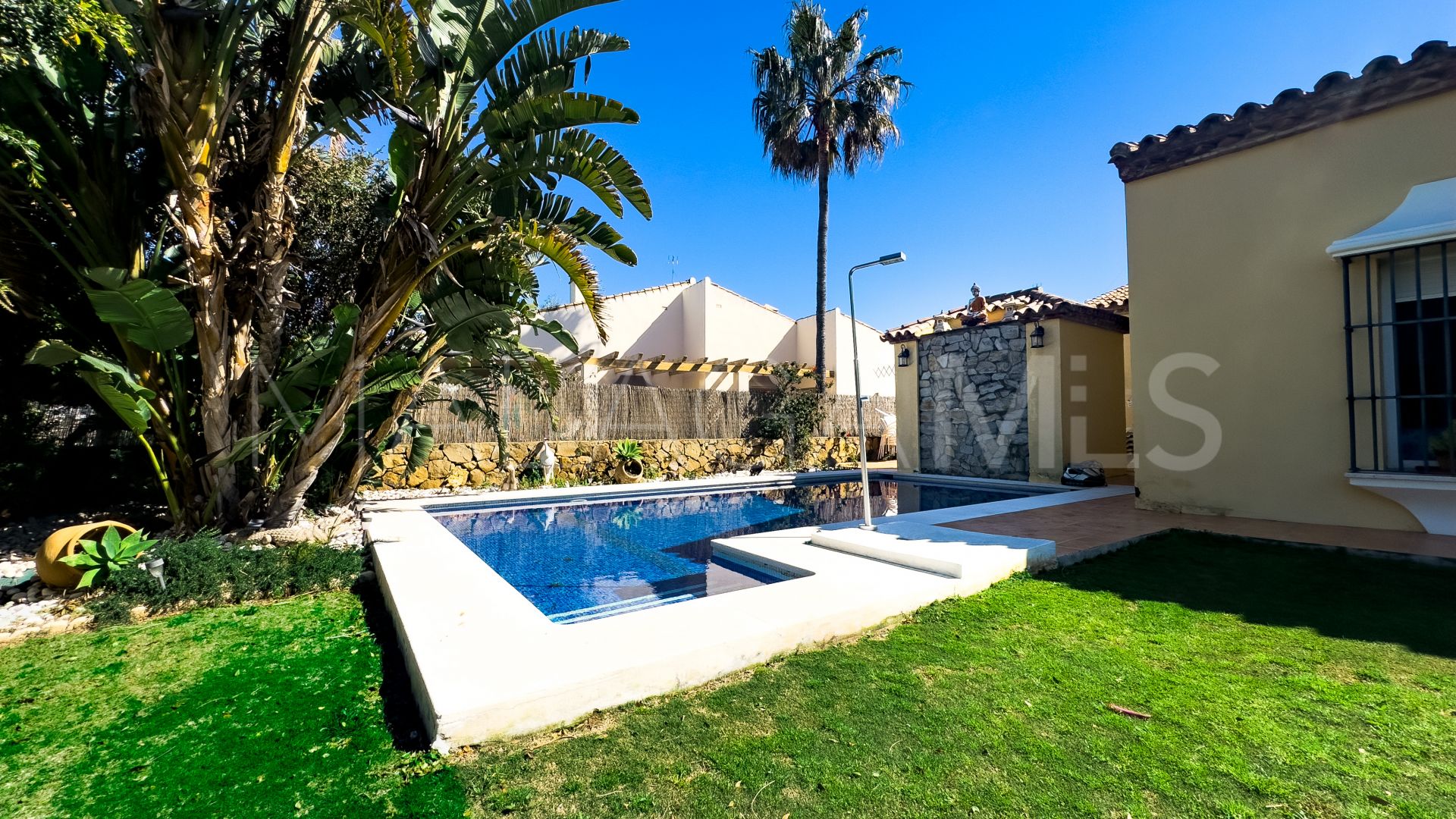 Villa for sale in Puerto La Duquesa