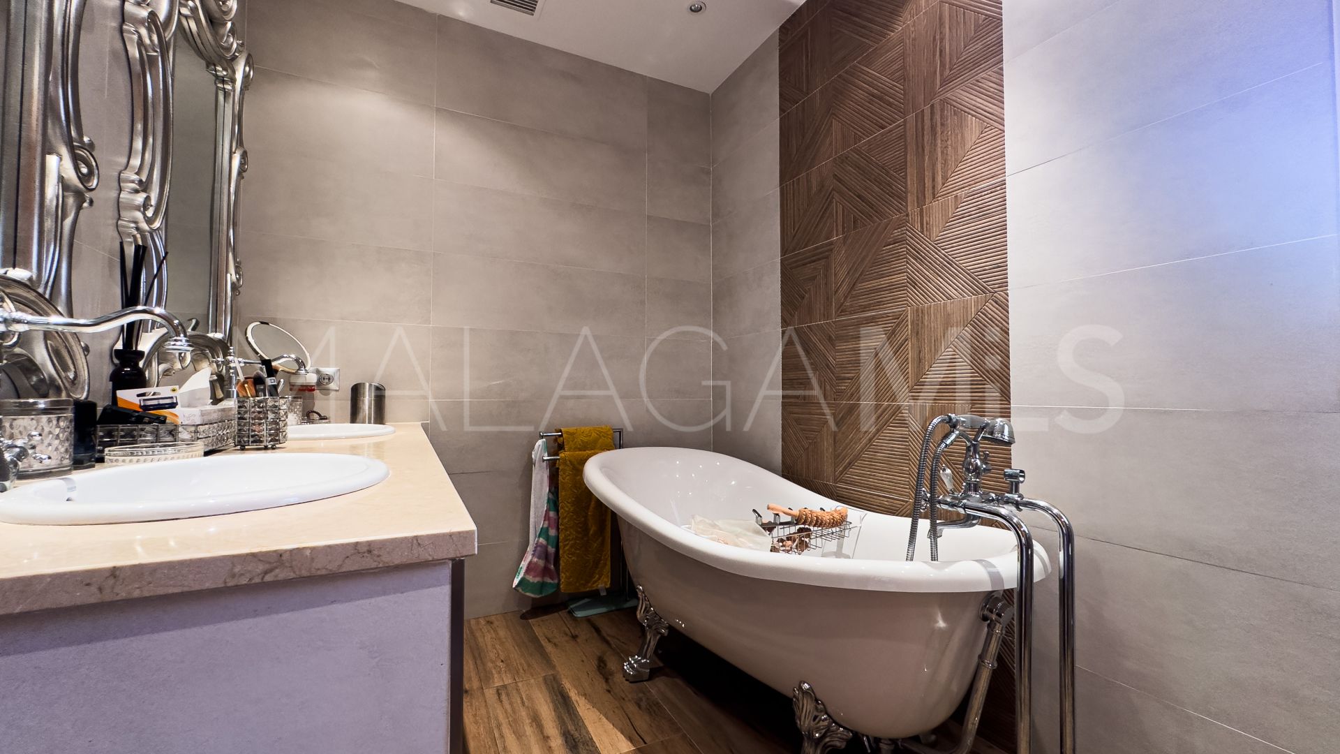 Villa for sale in Puerto La Duquesa