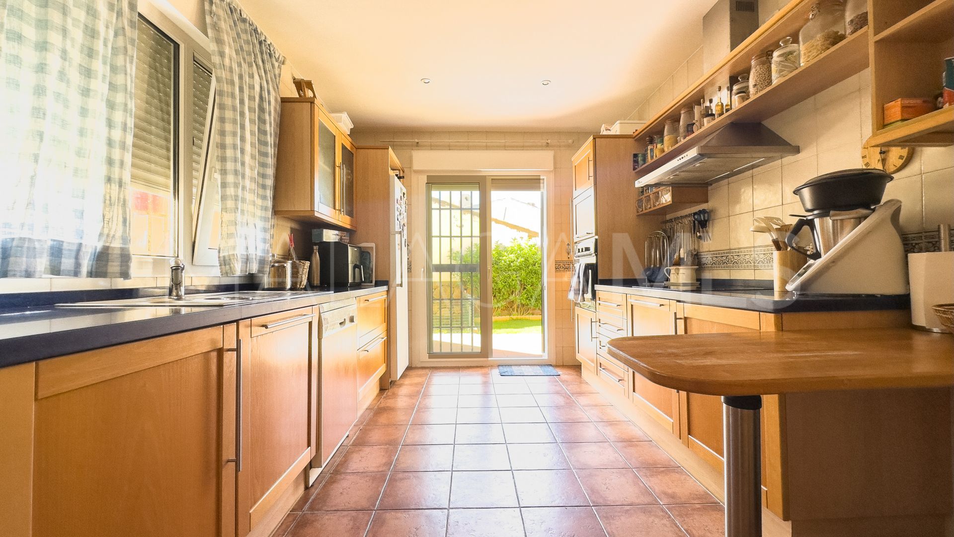 Villa for sale in Puerto La Duquesa