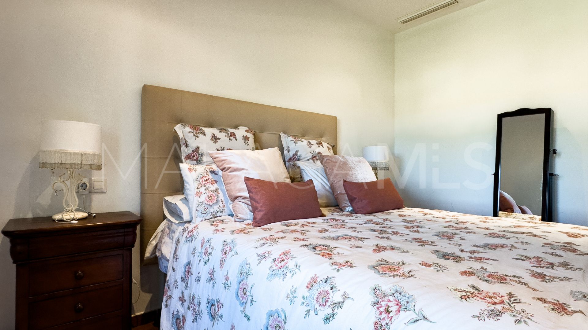 Villa for sale in Puerto La Duquesa