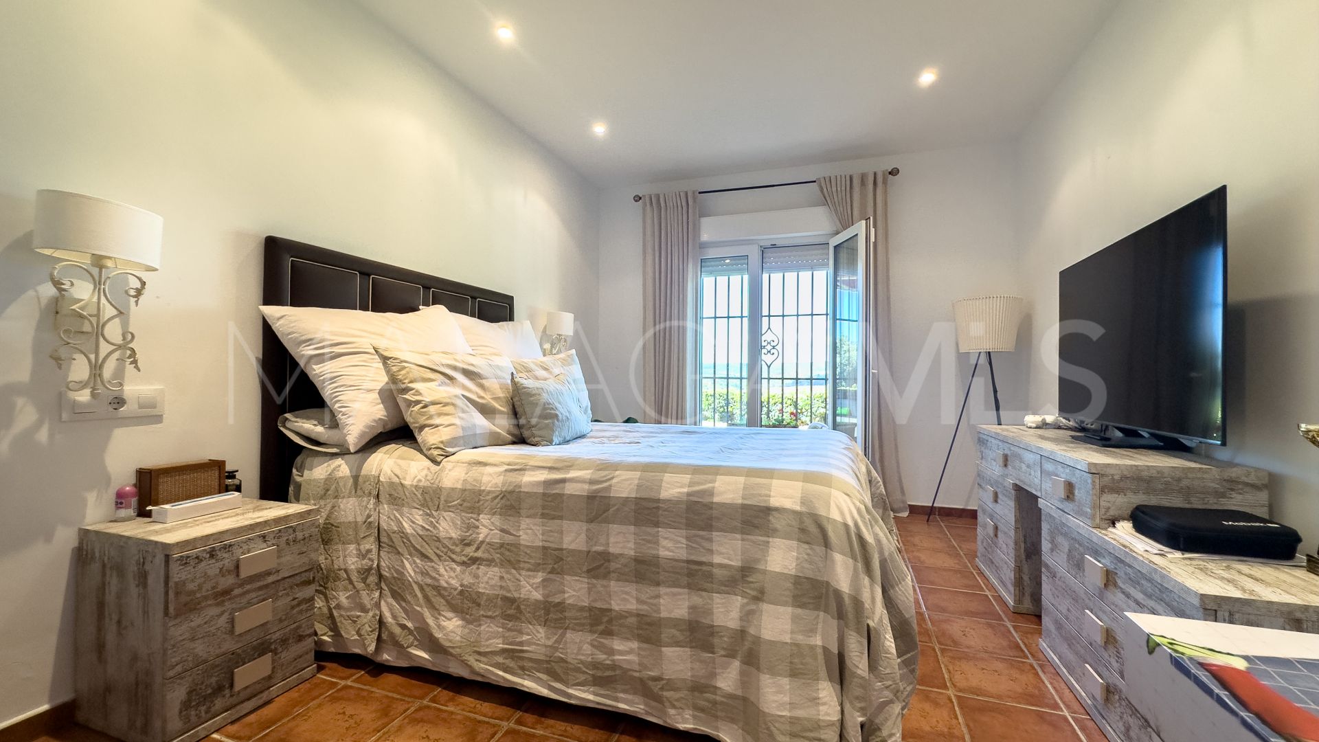 Villa for sale in Puerto La Duquesa