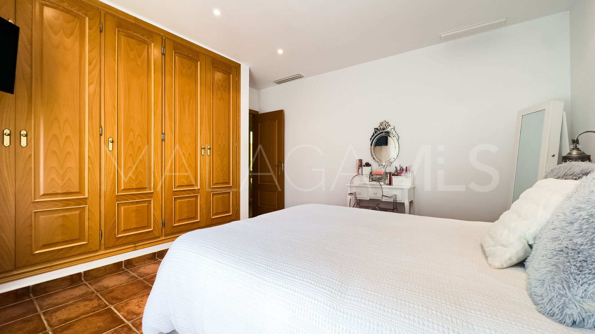 Villa for sale in Puerto La Duquesa