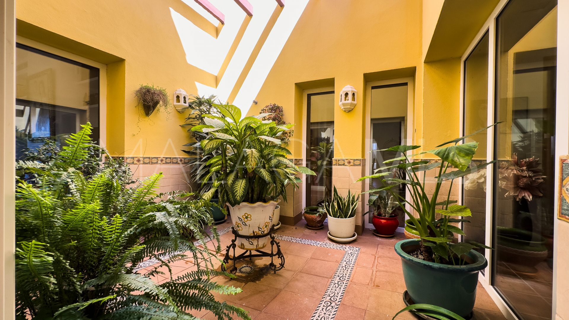 Villa for sale in Puerto La Duquesa