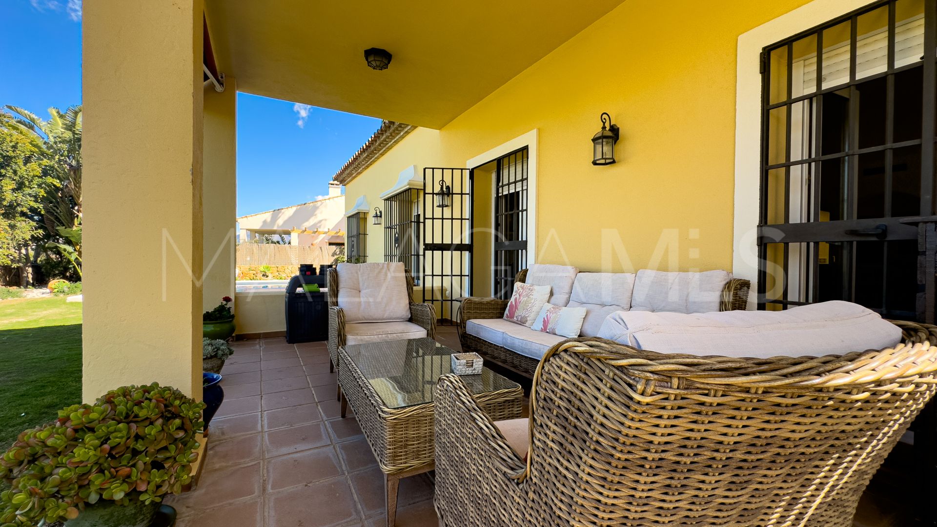 Villa for sale in Puerto La Duquesa